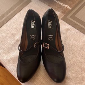 Flexi Black Heels Never Worn